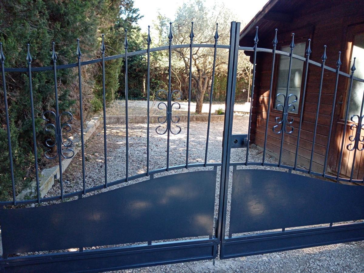 Chalet Agreable, A Proximite Du Centre Historique, Golf Academy Villeneuve-lès-Avignon Exterior foto